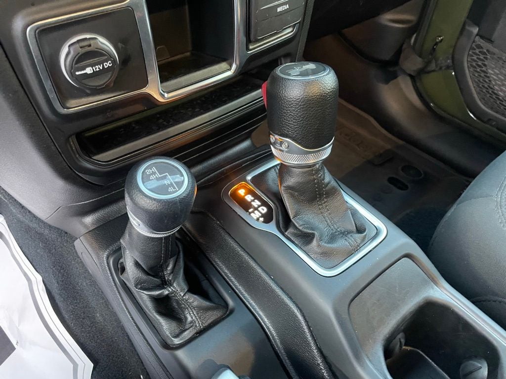 2022 Jeep Wrangler - WILLYS SPORT / APPLE CARPLAY