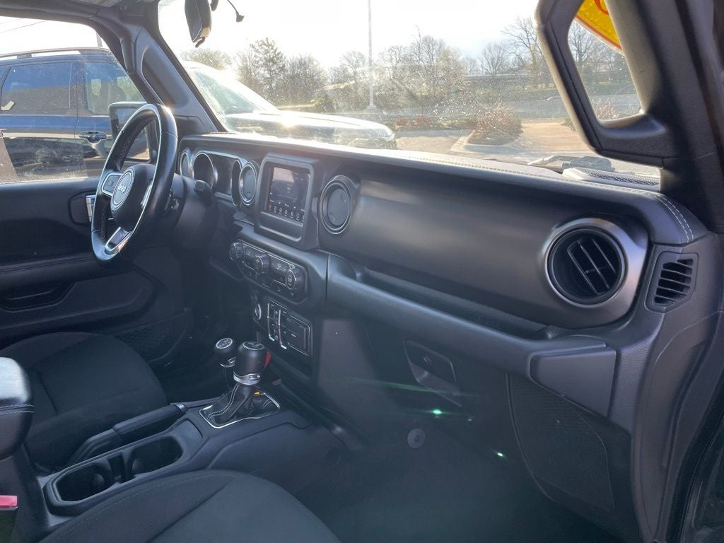 2021 Jeep Wrangler Unlimited Sahara - APPLE CARPLAY / HARD TOP