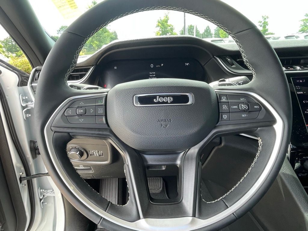 2025 Jeep Grand Cherokee Altitude - RAIN SENSING WIPERS / APPLE CARPLAY