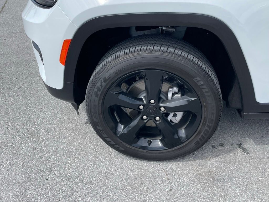 2025 Jeep Grand Cherokee Altitude - RAIN SENSING WIPERS / APPLE CARPLAY