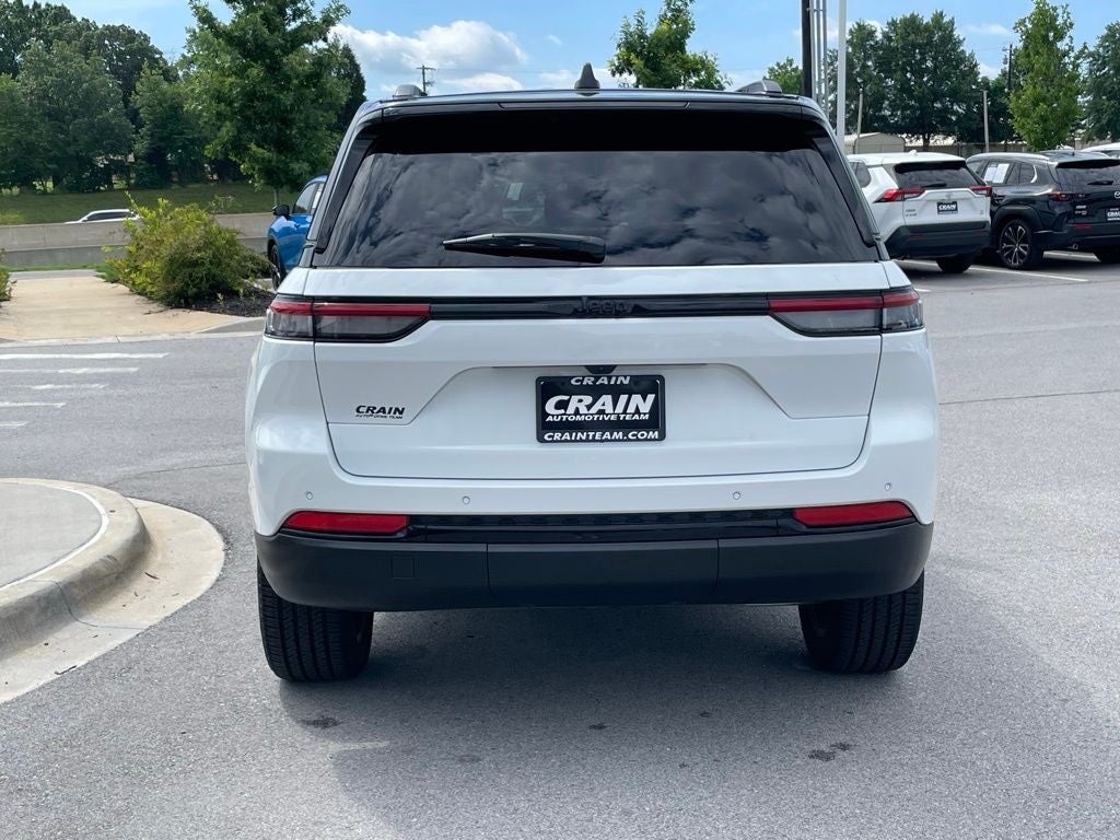 2025 Jeep Grand Cherokee Altitude - RAIN SENSING WIPERS / APPLE CARPLAY