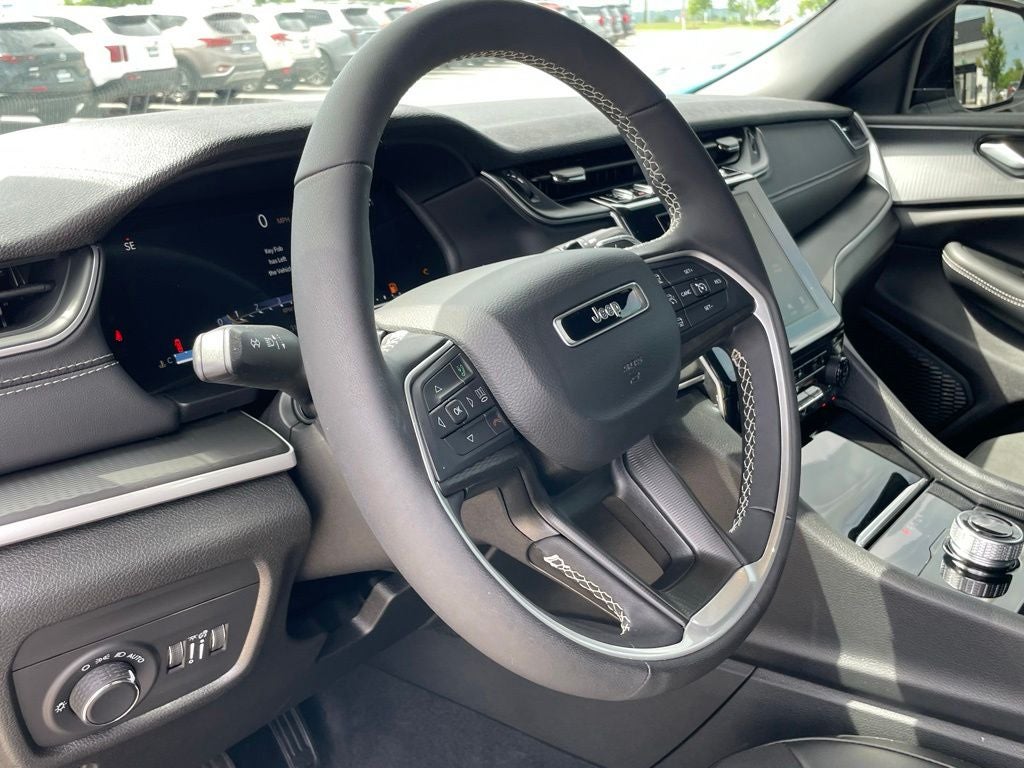 2025 Jeep Grand Cherokee Altitude - RAIN SENSING WIPERS / APPLE CARPLAY