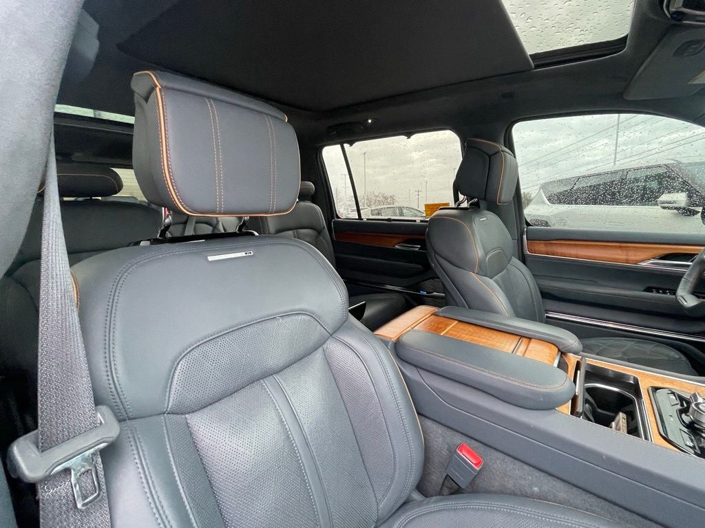2022 Jeep Grand Wagoneer Series II - PANORAMIC SUNROOF / VENTILATED SEATS