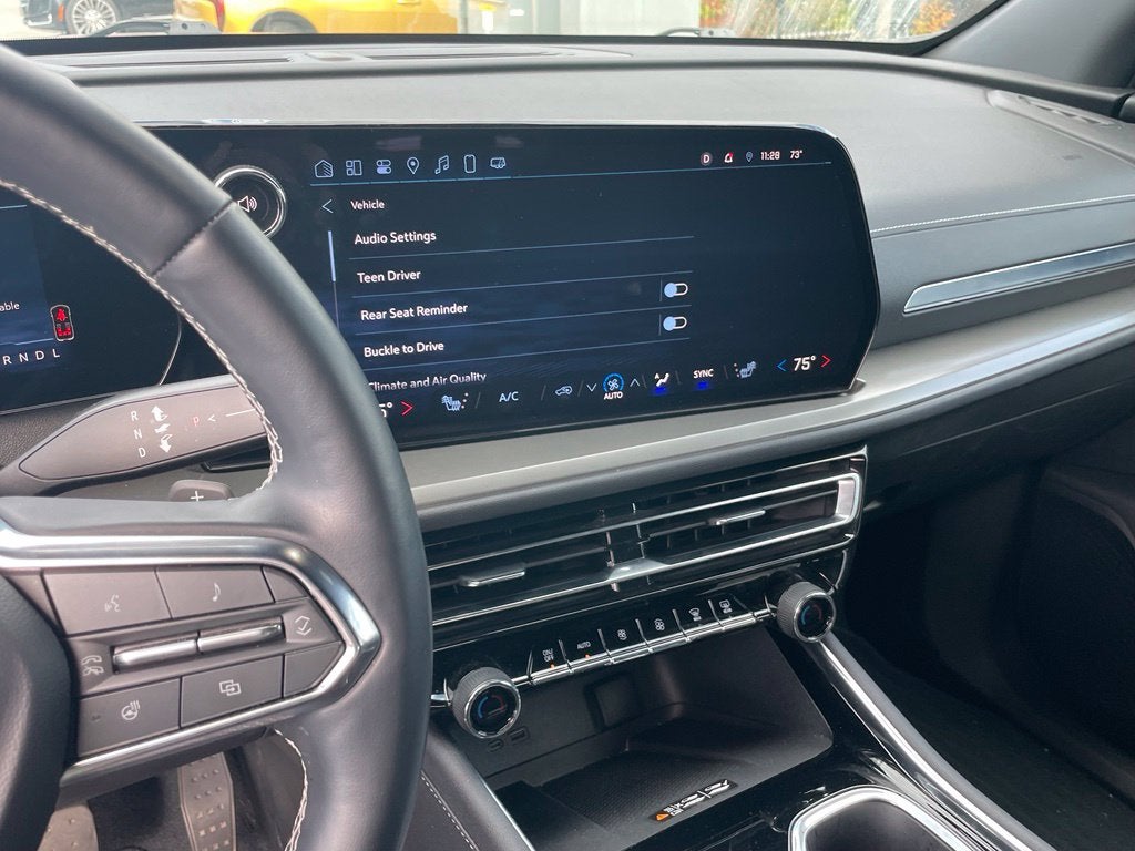 2025 Chevrolet Traverse LT - NAVIGATION / 27 MPG