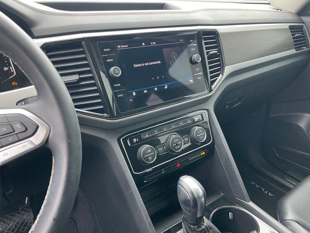 2023 Volkswagen Atlas 2.0T SE w/Technology - PANORAMIC SUNROOF / AWD