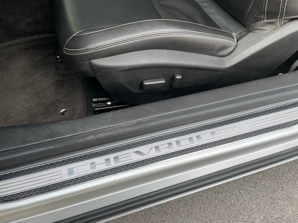 2011 Chevrolet Camaro SS 2SS - LOW MILEAGE / SUNROOF