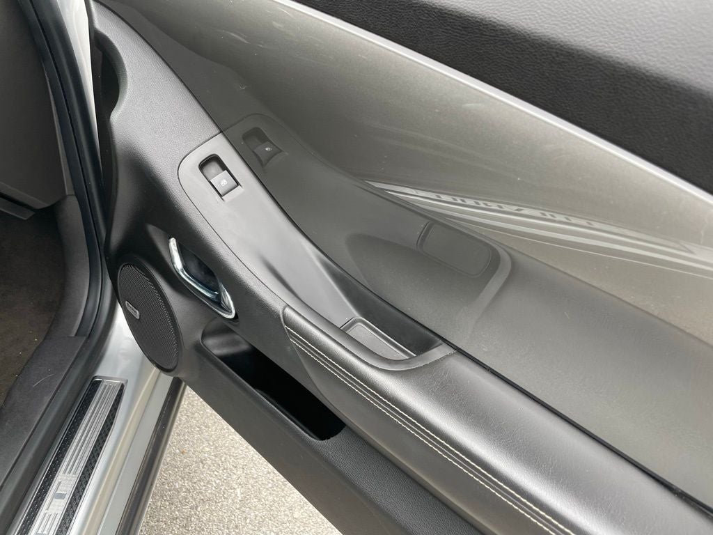 2011 Chevrolet Camaro SS 2SS - LOW MILEAGE / SUNROOF