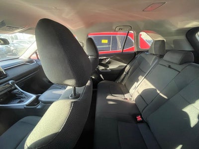 2025 Toyota RAV4 LE - WIRELESS APPLE CARPLAY / 30 MPG