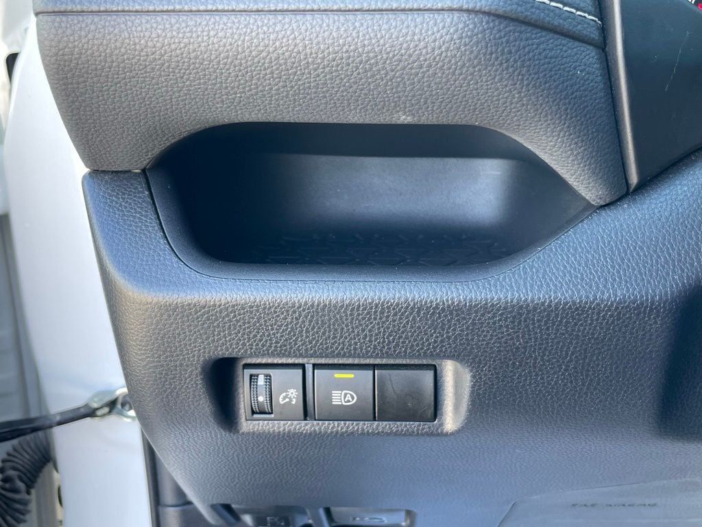 2024 Toyota RAV4 XLE - WIRELESS CARPLAY / BLIND SPOT MONITOR