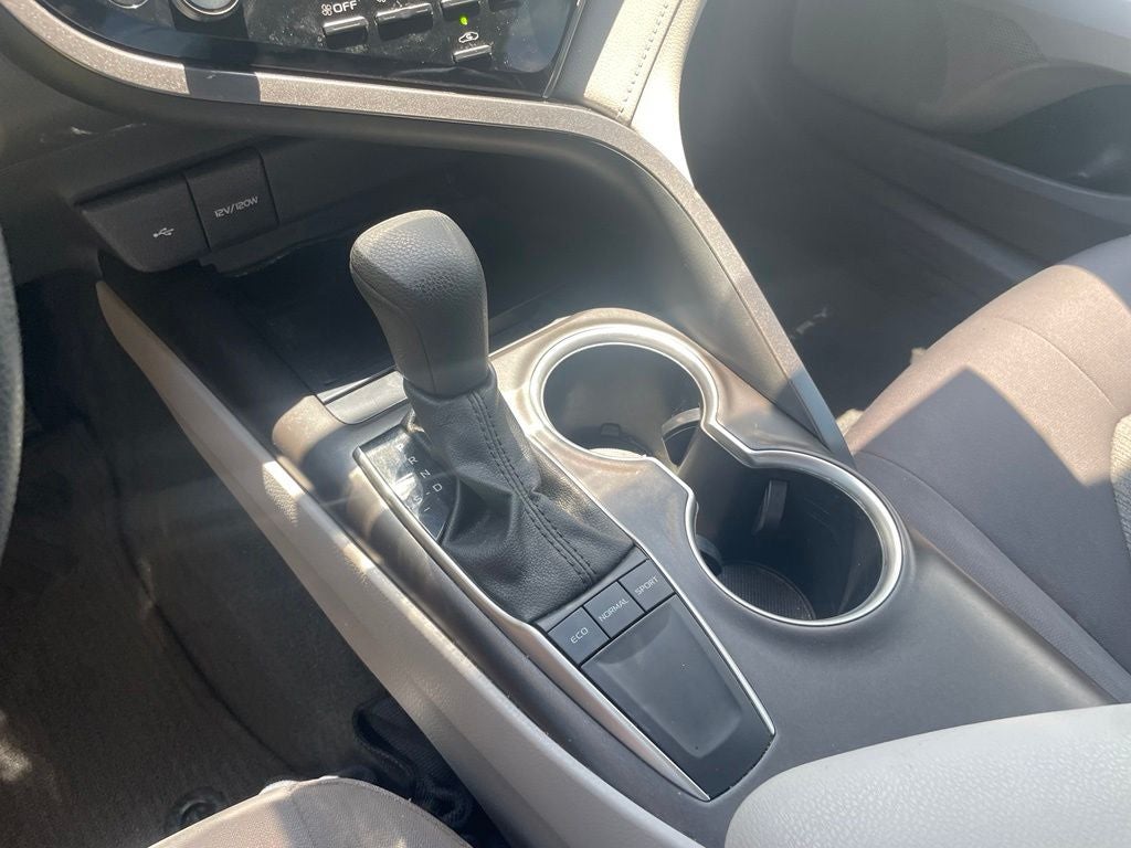 2022 Toyota Camry LE - APPLE CARPLAY / 8 WAY POWER DRIVER SEAT
