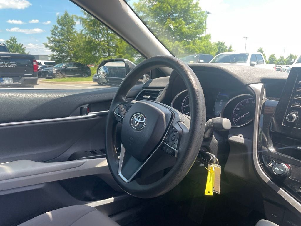 2022 Toyota Camry LE - APPLE CARPLAY / 8 WAY POWER DRIVER SEAT