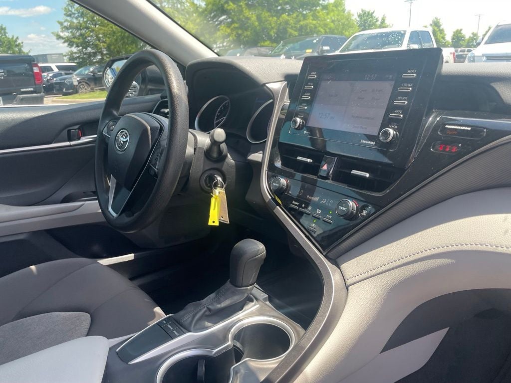 2022 Toyota Camry LE - APPLE CARPLAY / 8 WAY POWER DRIVER SEAT