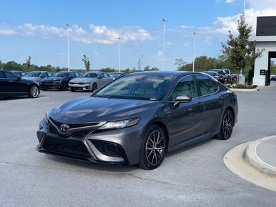 2021 Toyota Camry SE - 39 MPG / APPLE CARPLAY