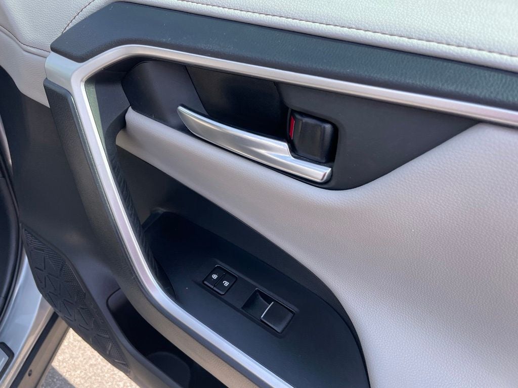 2020 Toyota RAV4 Hybrid Limited - 1 OWNER / POWER MOONROOF