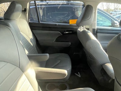 2021 Toyota Highlander XLE - MOONROOF / LEATHER