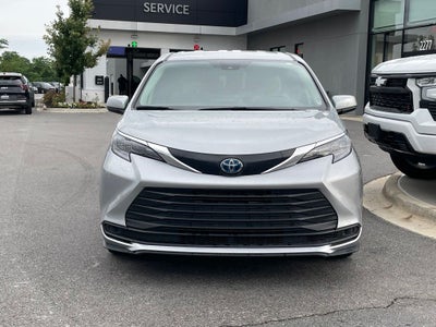 2025 Toyota Sienna LE 8 Passenger - 36 MPG / WIRELESS CARPLAY