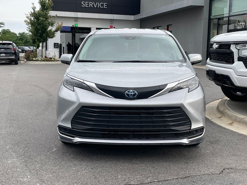 2025 Toyota Sienna LE 8 Passenger - 36 MPG / WIRELESS CARPLAY