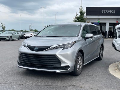 2025 Toyota Sienna LE 8 Passenger - 36 MPG / WIRELESS CARPLAY