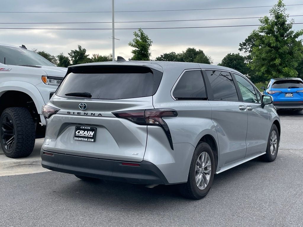 2025 Toyota Sienna LE 8 Passenger - 36 MPG / WIRELESS CARPLAY