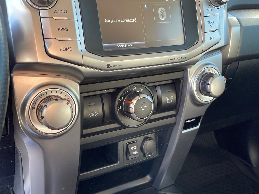 2018 Toyota 4Runner SR5 - CLEAN CARFAX / 4WD