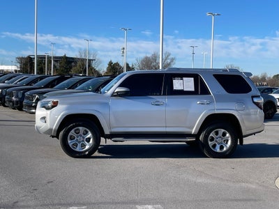 2018 Toyota 4Runner SR5 - CLEAN CARFAX / 4WD