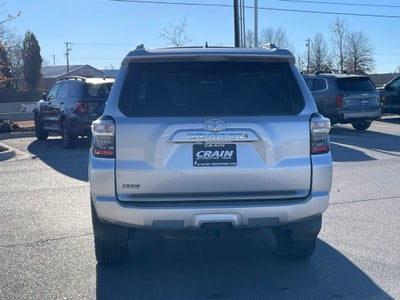 2018 Toyota 4Runner SR5 - CLEAN CARFAX / 4WD