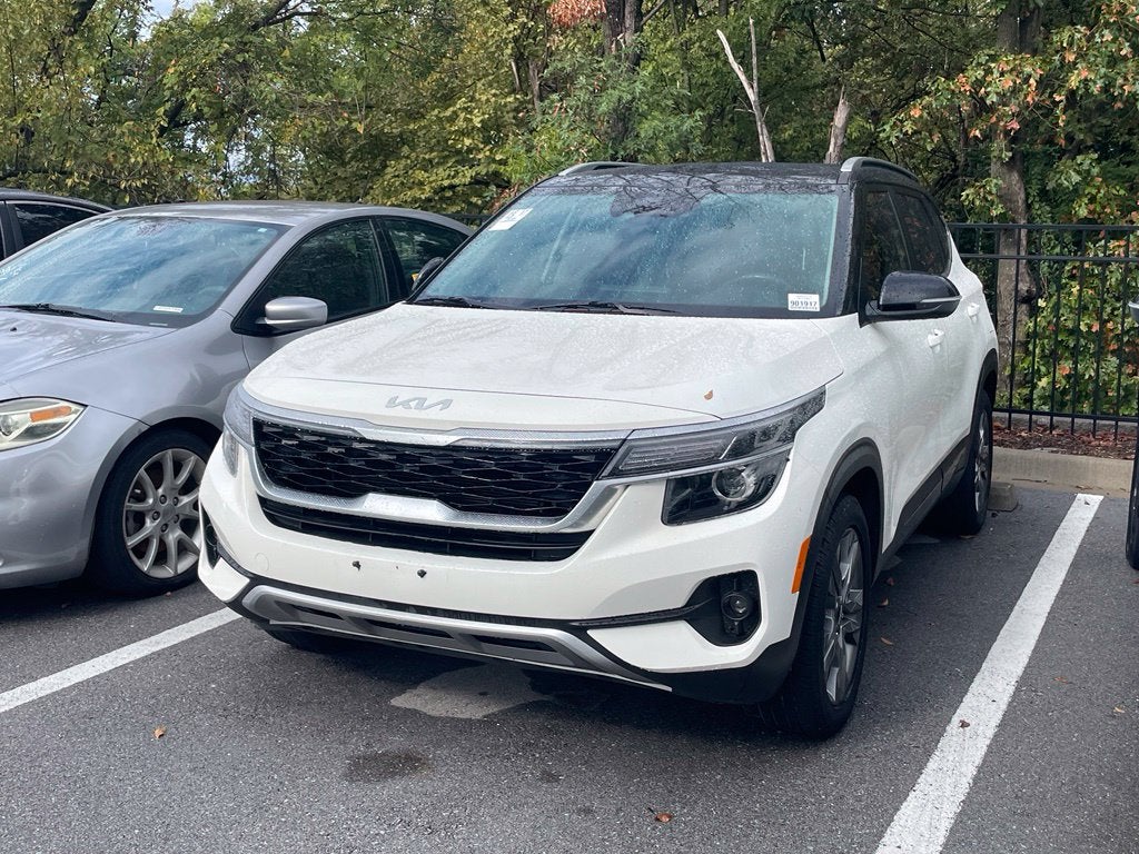 2023 Kia Seltos S - 35 MPG / APPLE CARPLAY