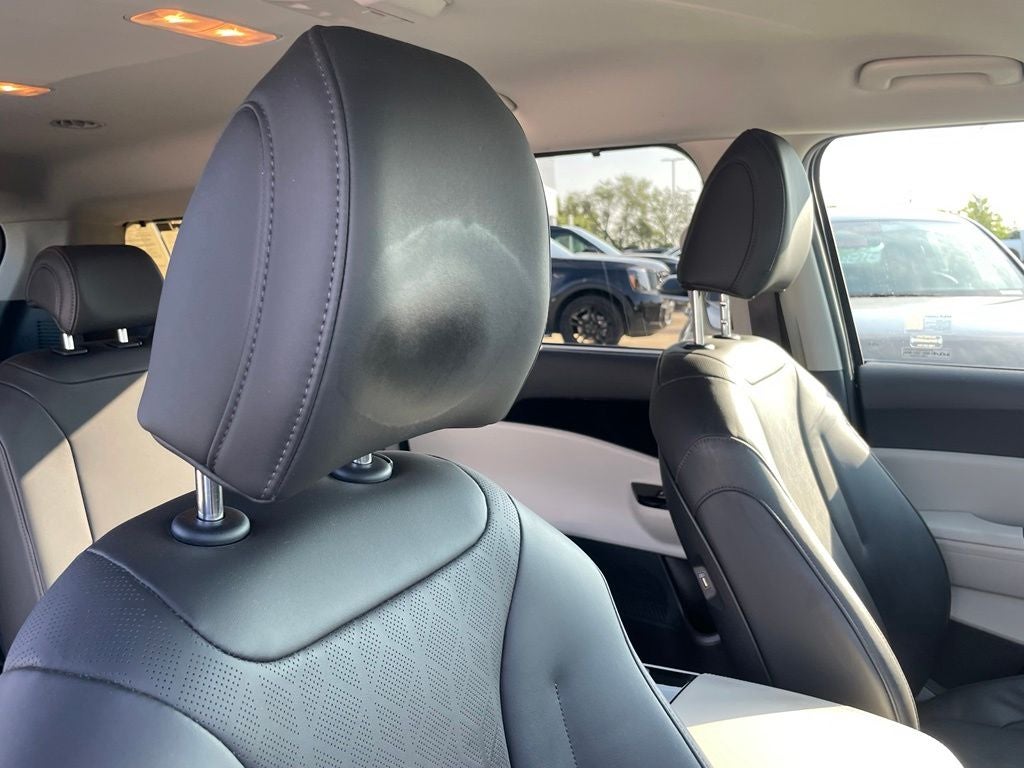 2024 Kia Carnival EX - 8 PASSENGER / NAVIGATION SYSTEM