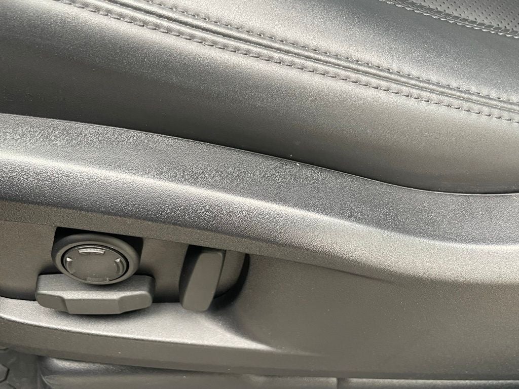 2025 Land Rover Defender 110 X-Dynamic SE