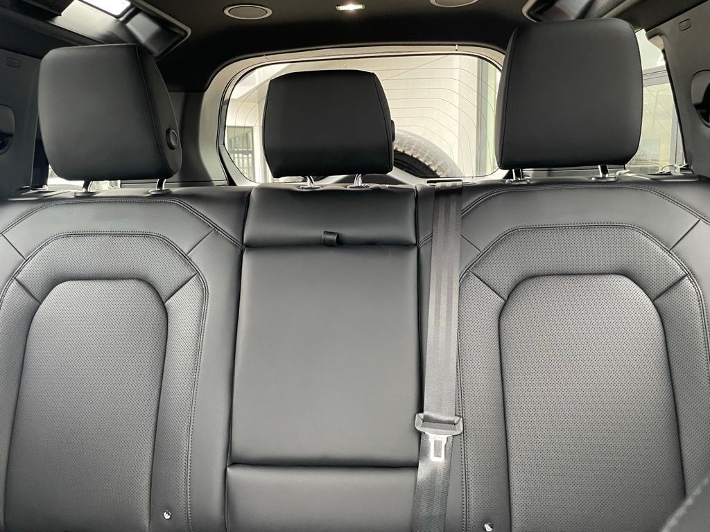 2025 Land Rover Defender 110 X-Dynamic SE