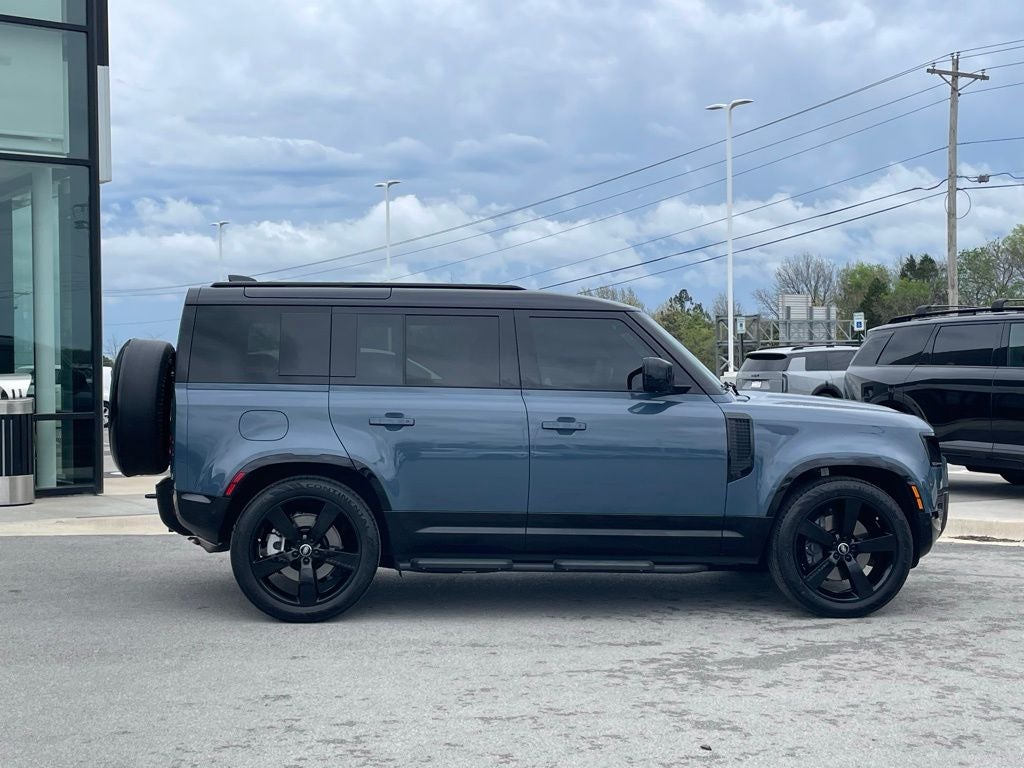 2025 Land Rover Defender 110 X-Dynamic SE