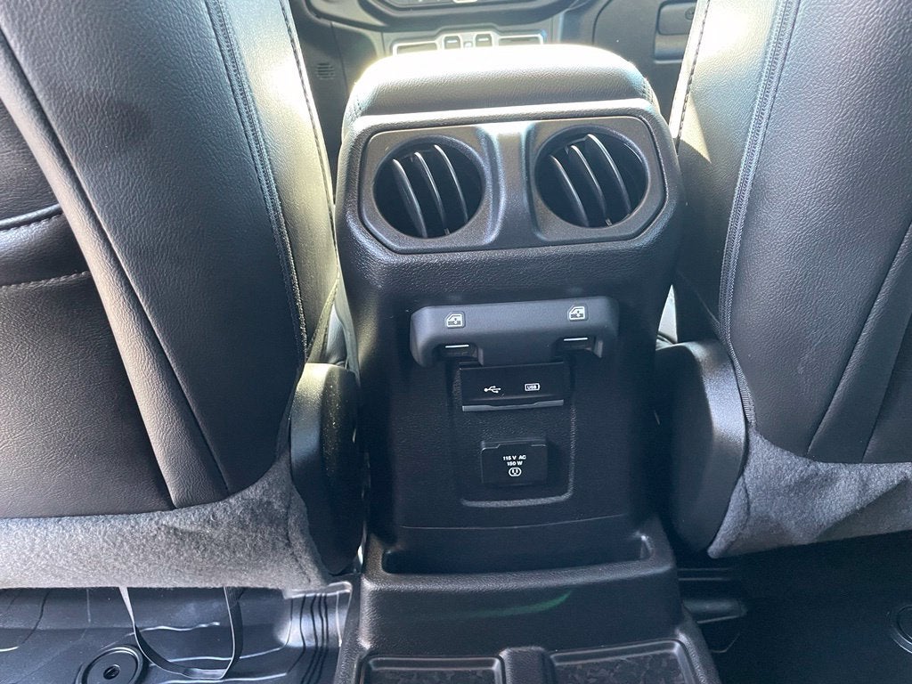 2020 Jeep Wrangler Unlimited Sahara Altitude Leather, Navi, Alpine, One Owner, Clean CarFax