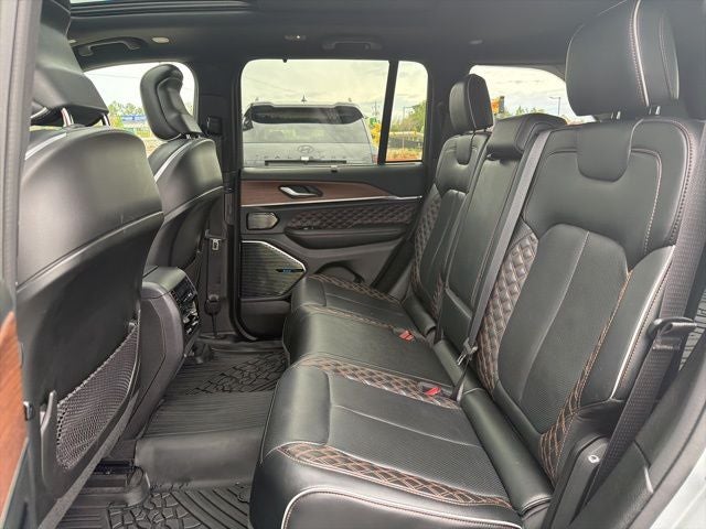 2022 Jeep Grand Cherokee Summit