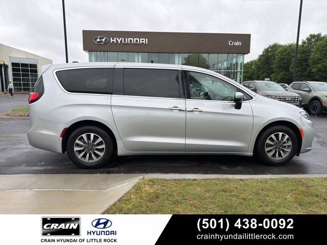 2023 Chrysler Pacifica Hybrid Touring L