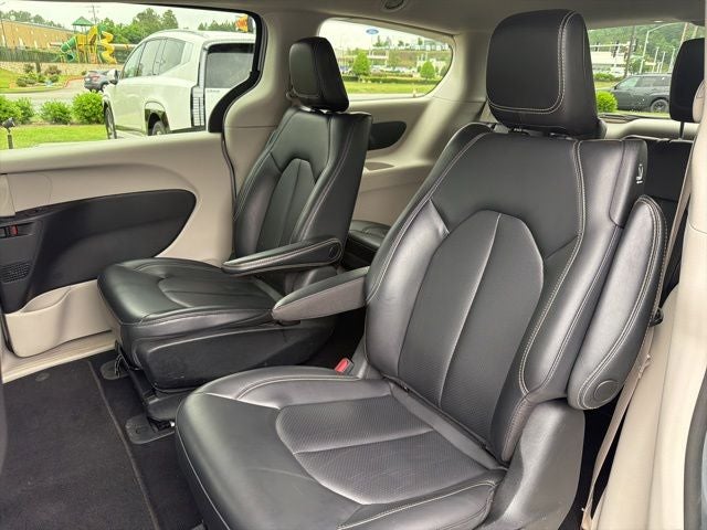 2023 Chrysler Pacifica Hybrid Touring L