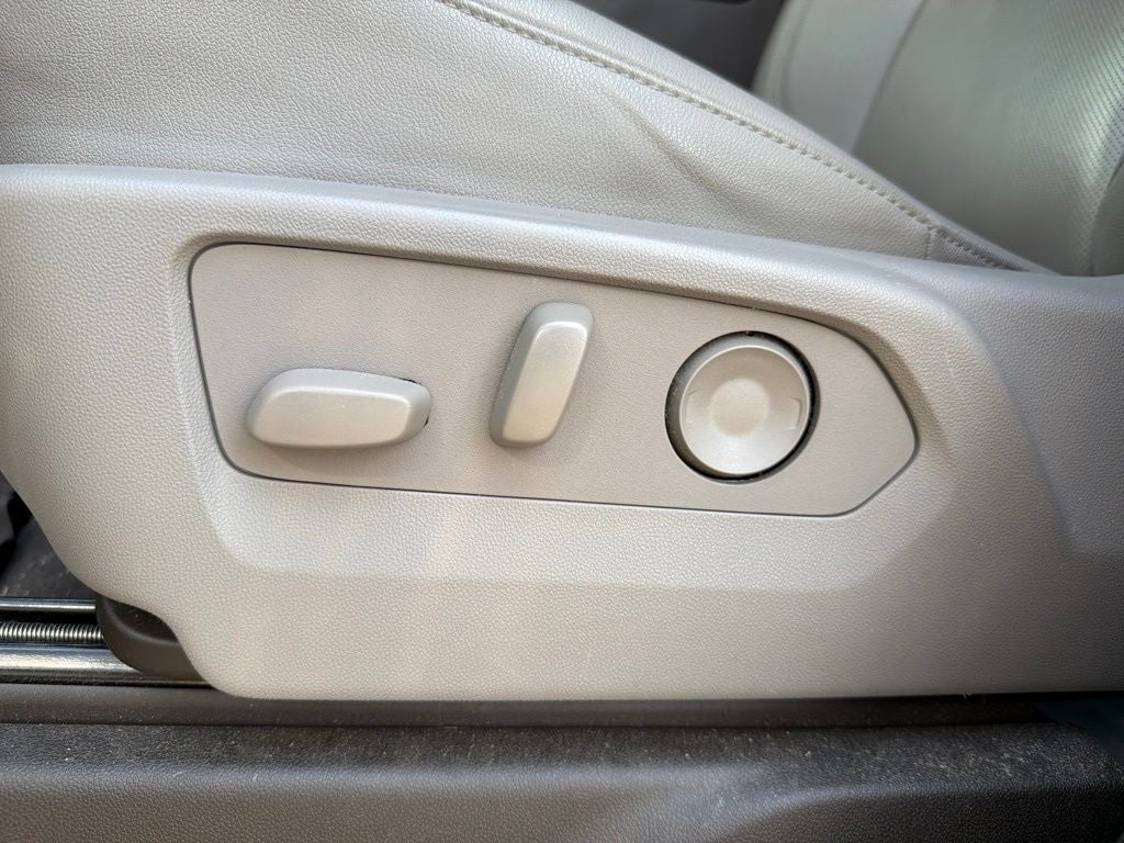 2024 GMC Sierra 1500 SLT Moonroof, Leather, X31