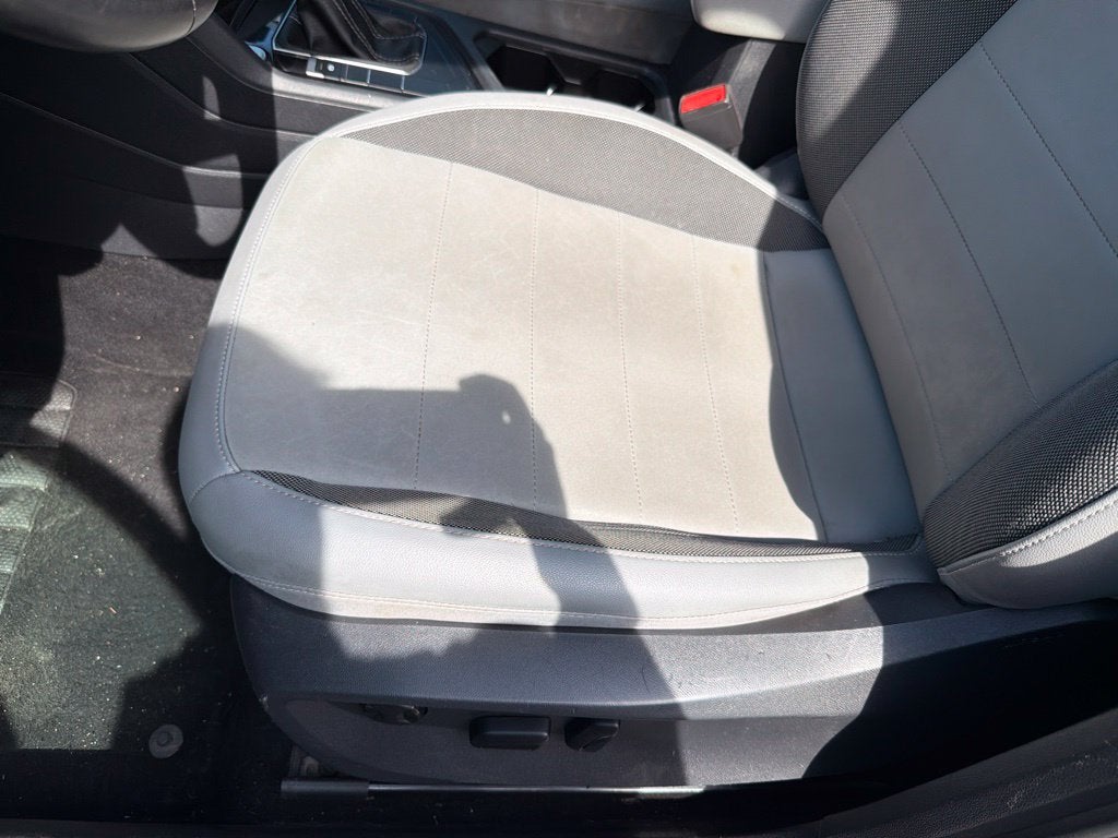 2023 Volkswagen Taos 1.5T SE Clean CarFax, One Owner