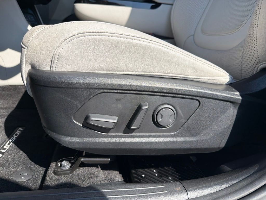 2025 Hyundai Tucson Limited Clean CarFax, One Owner