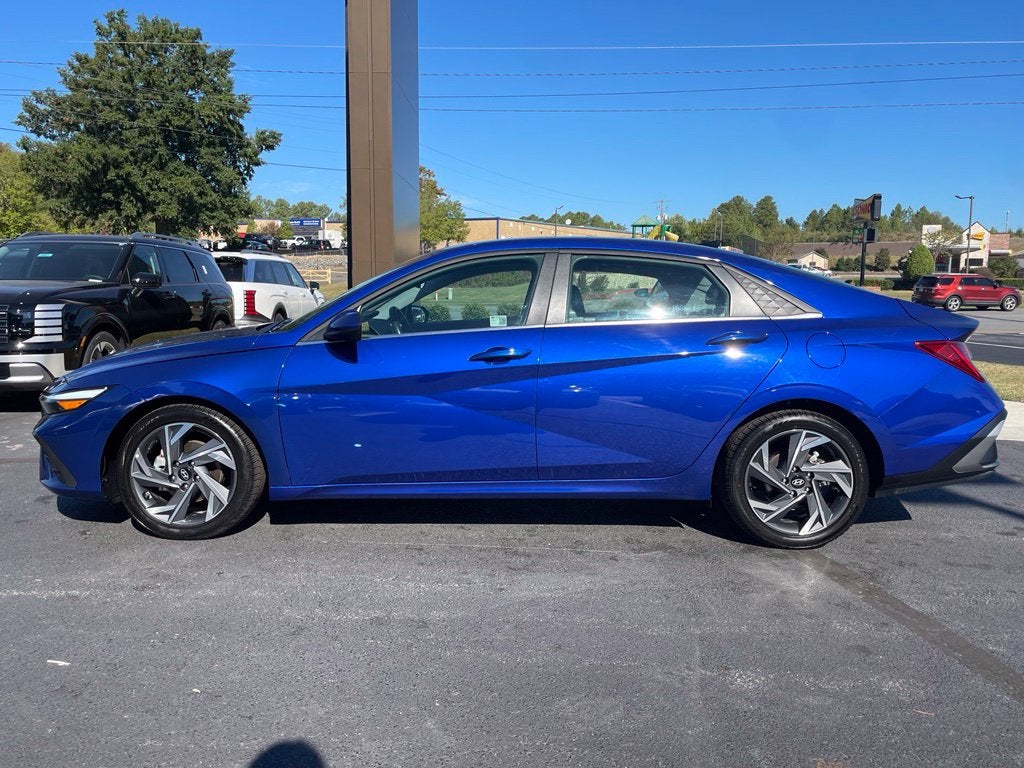 2025 Hyundai Elantra SEL Convenience Moonroof, One Owner
