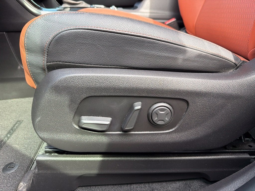 2023 Kia Carnival SX Prestige Clean CarFax, One Owner