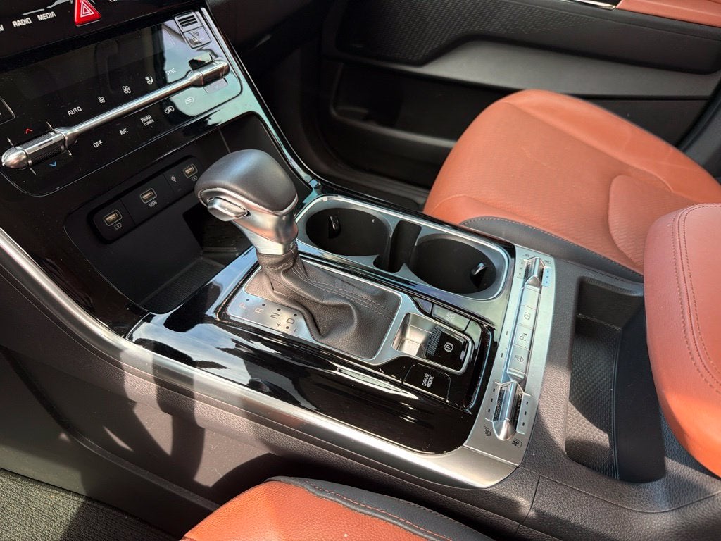 2023 Kia Carnival SX Prestige Clean CarFax, One Owner