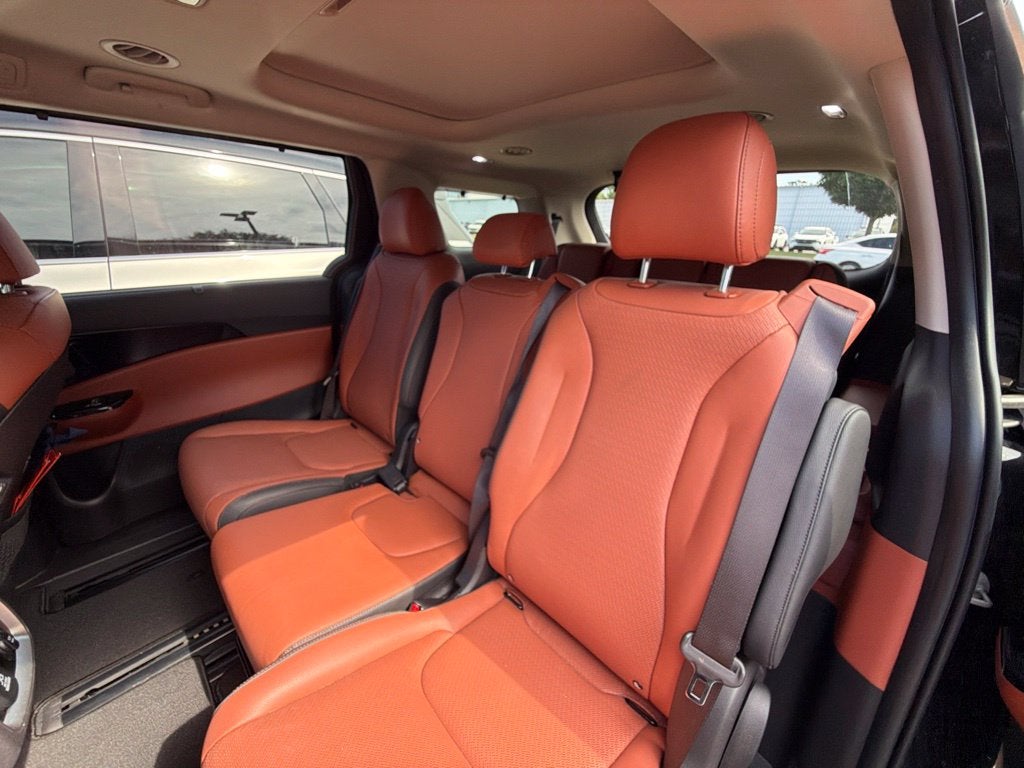 2023 Kia Carnival SX Prestige Clean CarFax, One Owner