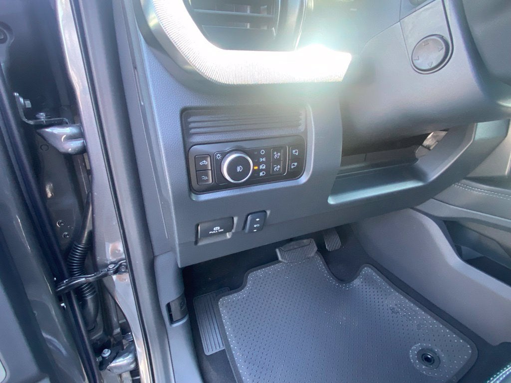 2027 Ford F-350SD Platinum DRW