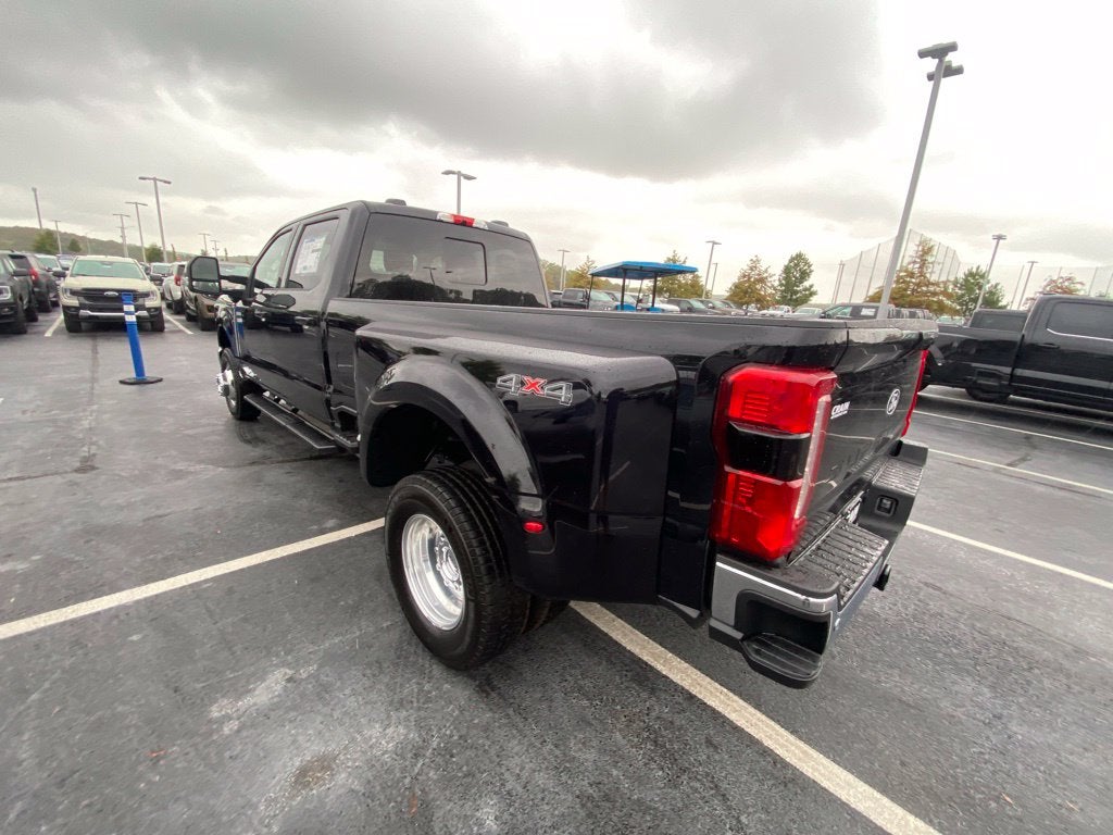 2027 Ford F-350SD Lariat DRW