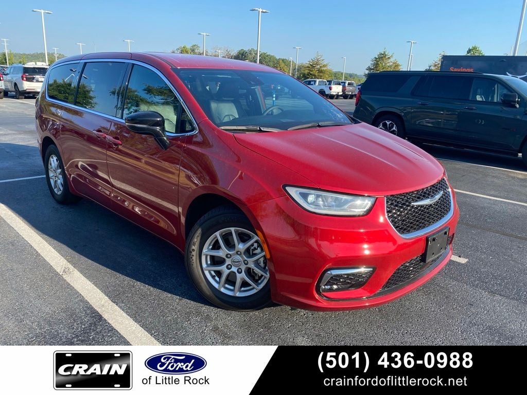 2025 Chrysler Pacifica Select