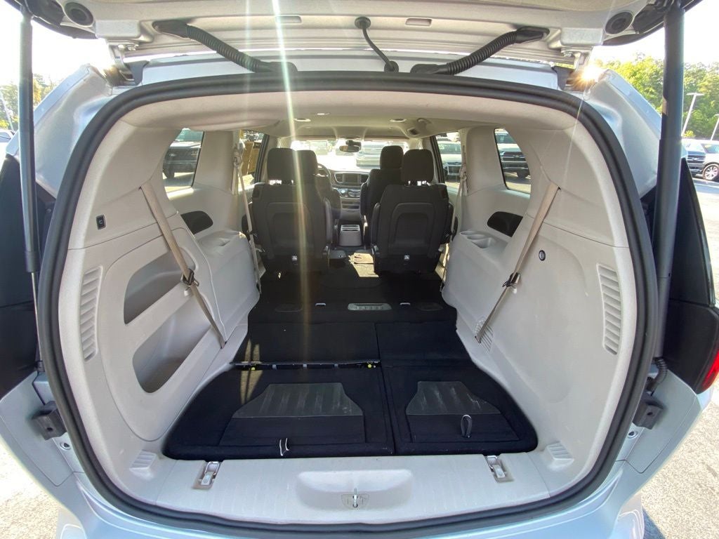 2023 Chrysler Voyager LX