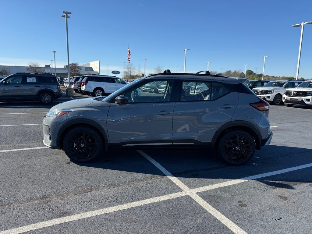 2021 Nissan Kicks SR