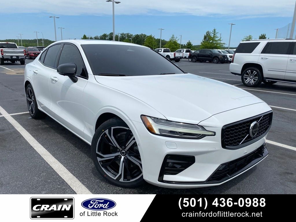 2024 Volvo S60 B5 Plus Dark Theme