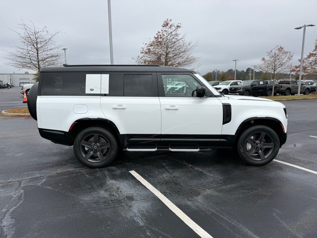 2023 Land Rover Defender 130 X-Dynamic SE