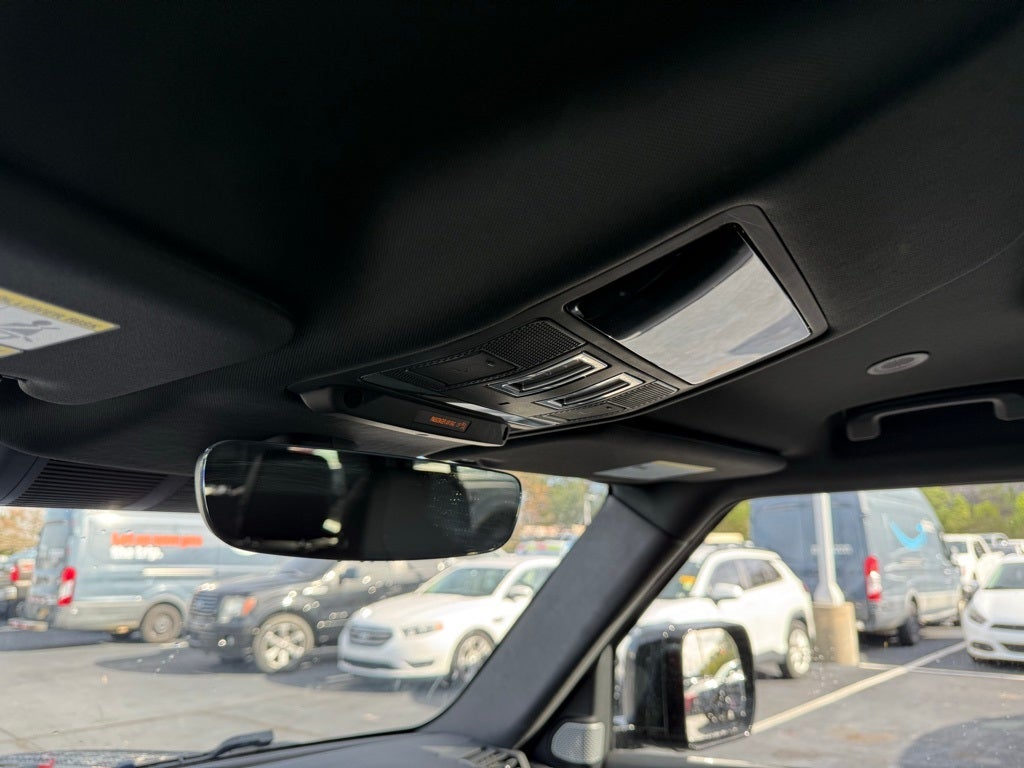 2024 Land Rover Defender 130 X-Dynamic SE